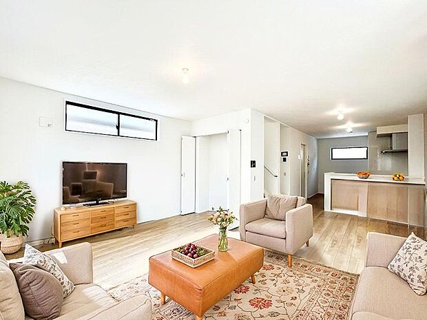 落ち着いた雰囲気のLDKは家族みんなの快適空間※家具はCGです