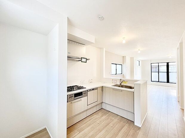 料理をしながらご家族との会話を楽しめる対面カウンターキッチン