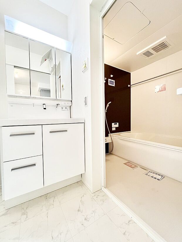 キッチンとの動線を考慮した水廻り集中設計で忙しい時間の家事もラクラク