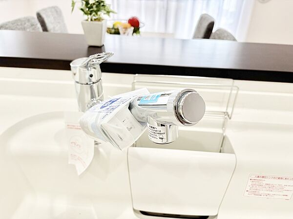 いつでも清潔なおいしいお水を。一つの水栓で水道水と浄水を使い分け。