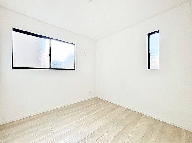 2面採光で気持ちよく自然光が取り入れられるのでお子様のお部屋にもピッタリ