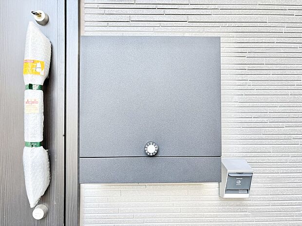 大切な郵便物の盗難を防止してくれるダイヤル錠付きのポスト