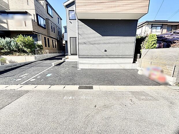 目の前が駐車場だと雨の日も大量にお買い物をした時も便利ですね