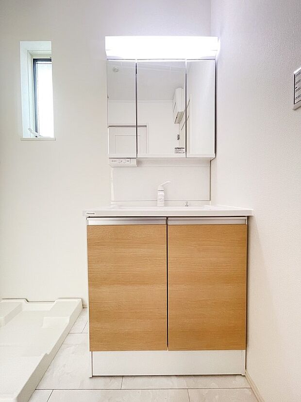 収納力と機能性に優れた洗面化粧台