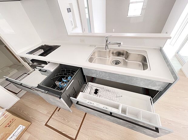 使いやすさを優先したスライド式収納タイプ！