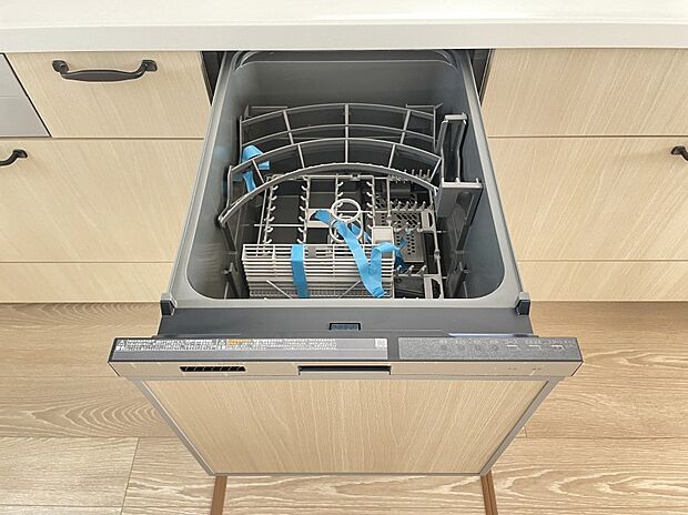 後片付けもラクラク、家事の時間短縮の食器洗浄乾燥機です。 