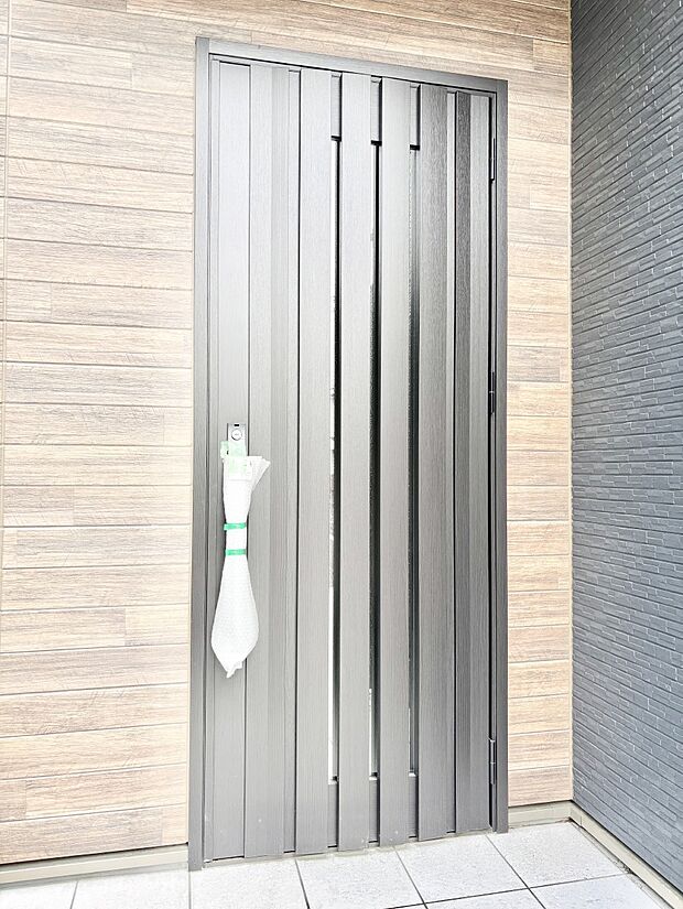 大切な家族、来客を出迎える玄関。