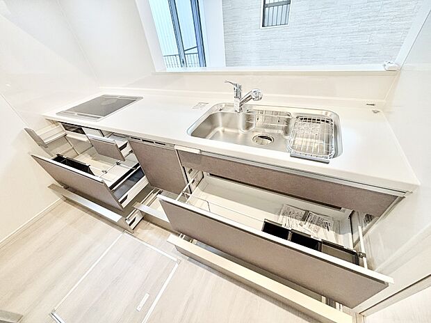 使いやすさを優先したスライド式収納タイプ！