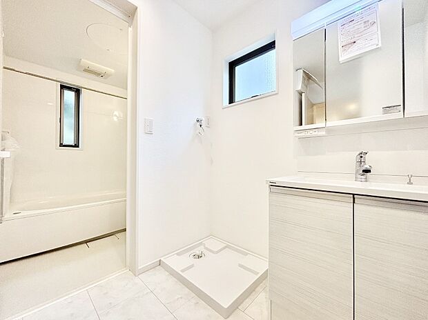 身支度もスムーズにおこなえる脱衣場。