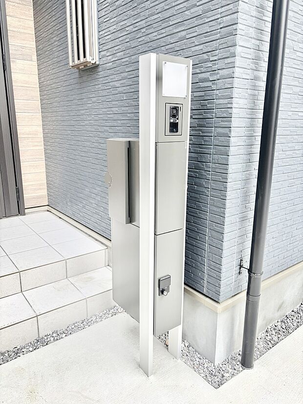 シンプルデザインのポスト。