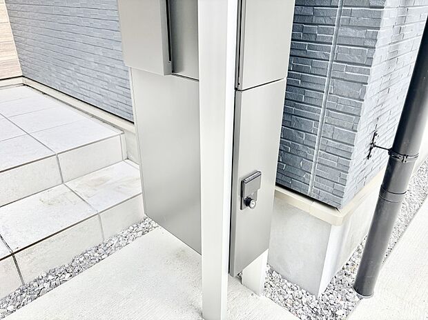 宅配ボックスがあると時間を気にせず宅配物をいつでも安全に受け取れますね。