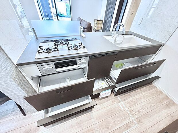 使いやすさを優先したスライド式収納タイプ！