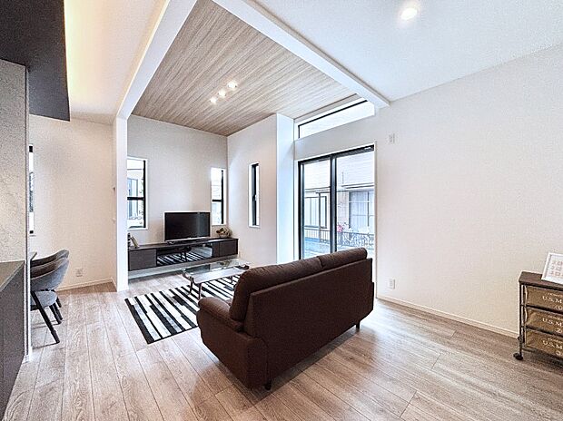 家族の笑顔が自然と生まれてくる、そんな雰囲気のダイニングに仕上がっています