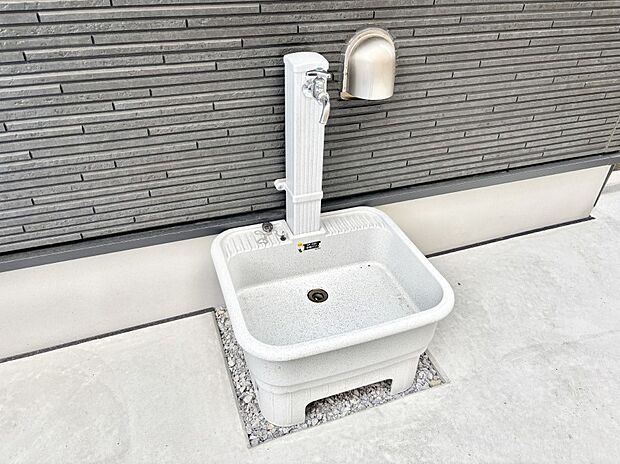 外水栓があると、庭のお手入れやちょっとした手洗い・洗車に便利です!