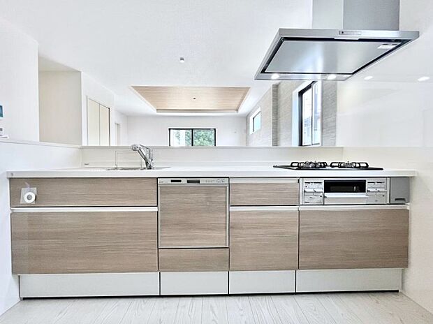 食洗機・浄水器・3ツ口コンロなどデザイン性も機能性も兼ね備えたシステムキッチン！