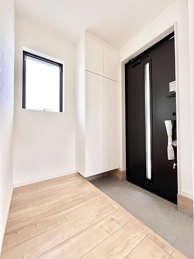 明るい玄関はお客様をお出迎えするのにぴったりです!