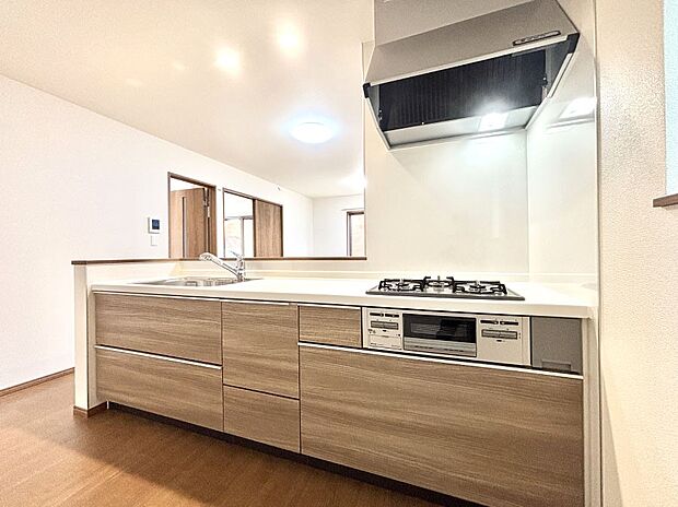 料理をしながらでもご家族との会話を楽しめる対面キッチン