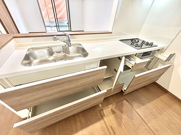 使いやすさを優先したスライド式収納タイプ!