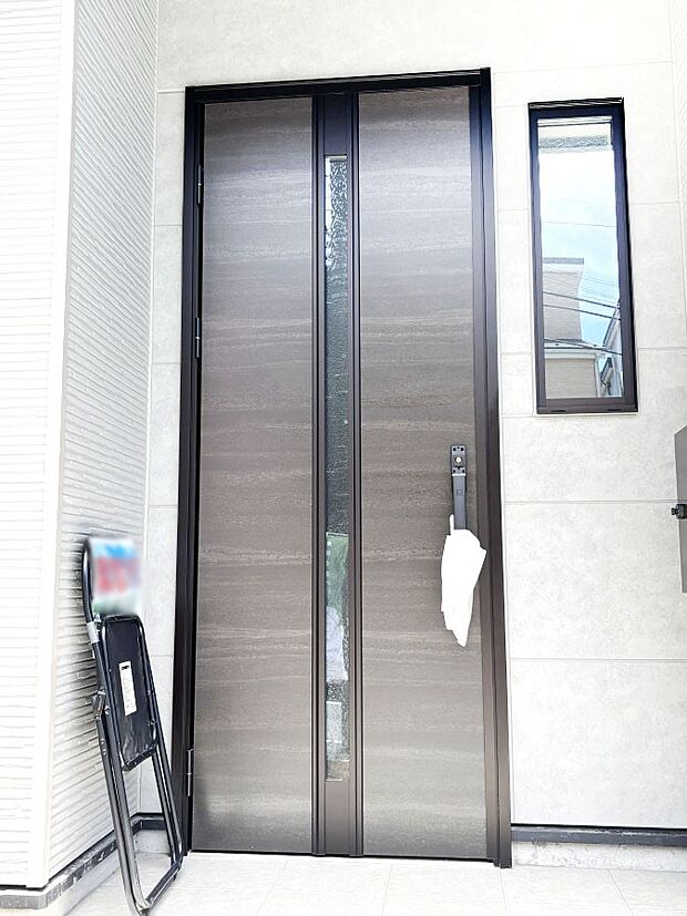 住まいの顔を演出する、玄関ドア。