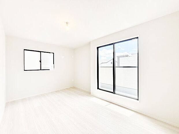 バルコニーが明るさと開放感を演出!朝スッキリと目覚められそうですね