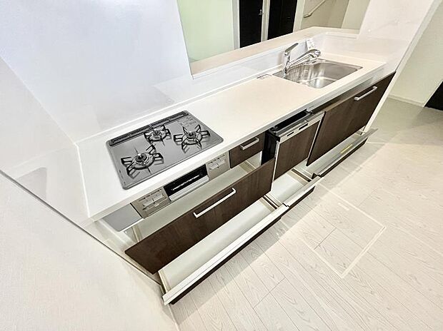 使いやすさを優先したスライド式収納タイプ！