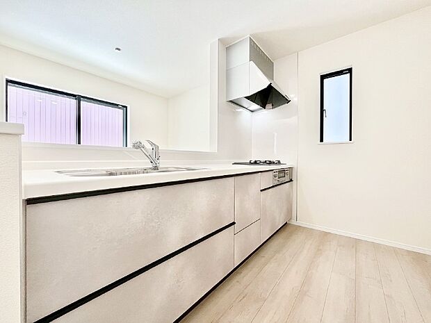 広々とした使い勝手の良いキッチンで日々のお料理も楽しくなりそう