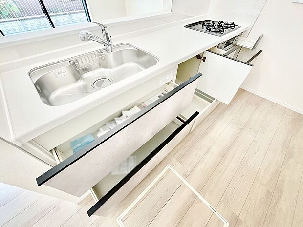 使いやすさを優先したスライド式収納タイプ!