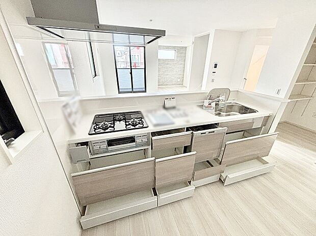 使いやすさを優先したスライド式収納タイプ!