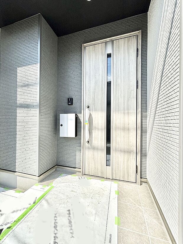 大切な家族、来客を出迎える玄関。