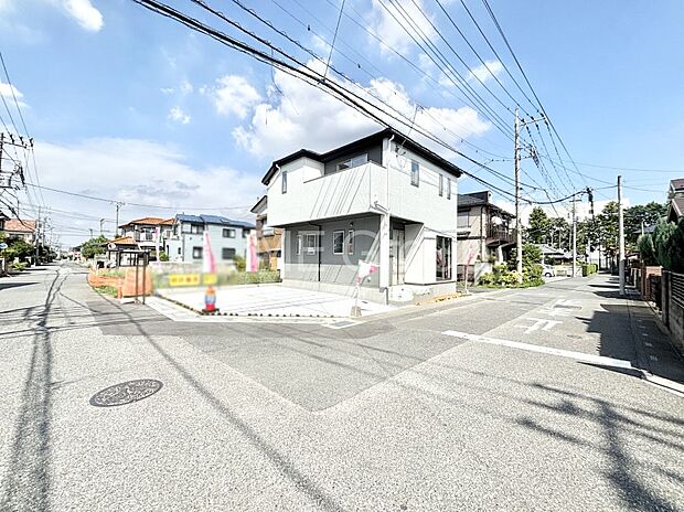 前面道路はきちんと整備されています  