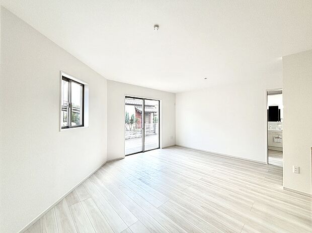 家族の笑顔が自然と生まれてくる、そんな雰囲気のダイニングに仕上がっています。