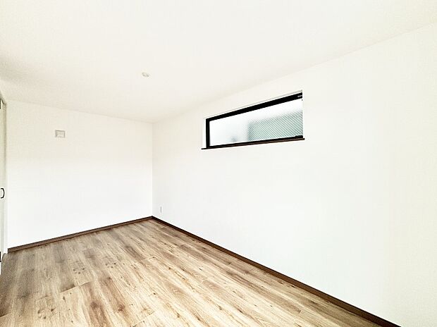 窓からのやさしい光が心地よいプライベートルーム