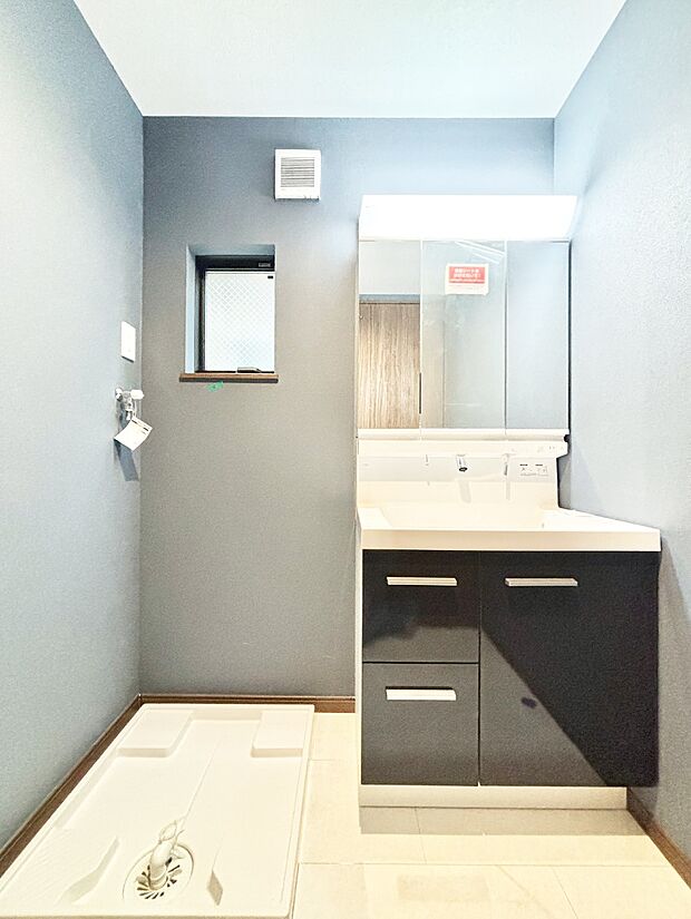 収納力と機能性に優れた洗面化粧台