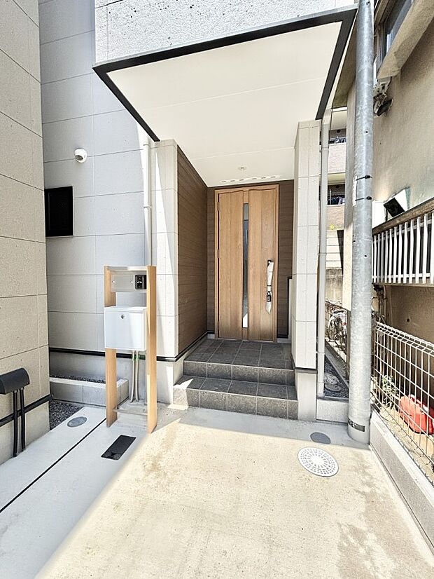 シンプルで落ち着いた雰囲気の玄関周り