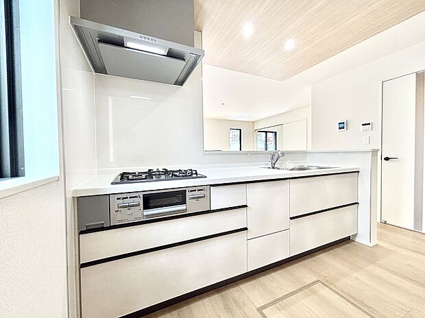 料理をしながらでもご家族との会話を楽しめる対面キッチン