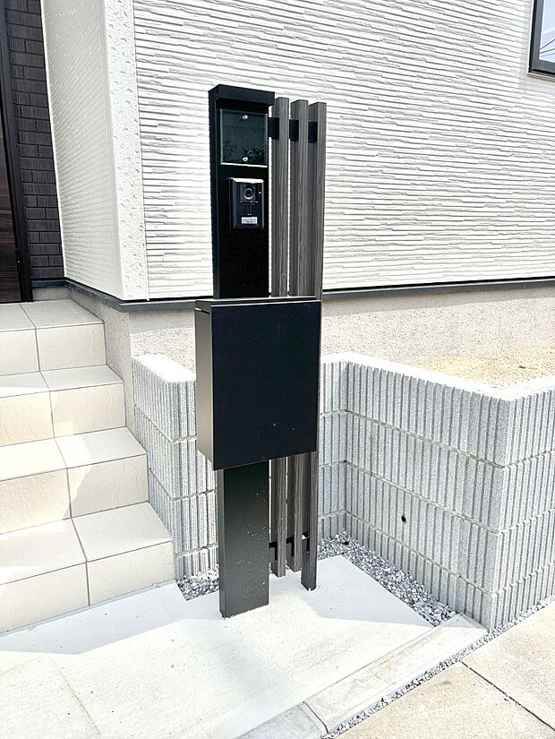 シンプルデザインのポスト。