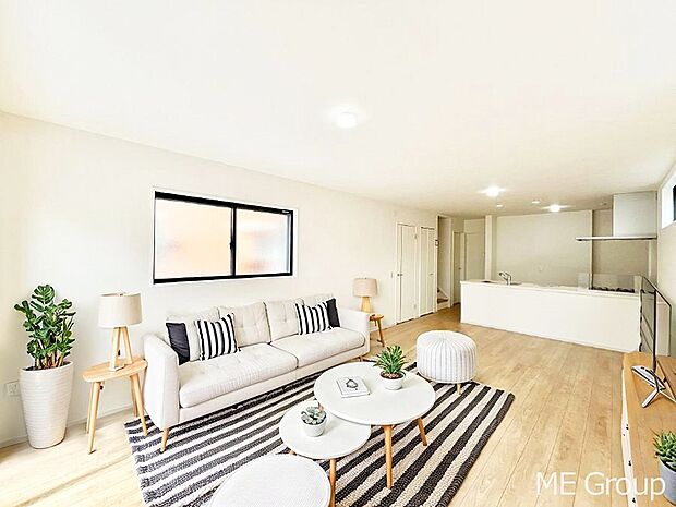 落ち着いた雰囲気のLDKは家族みんなの快適空間※家具はCGです