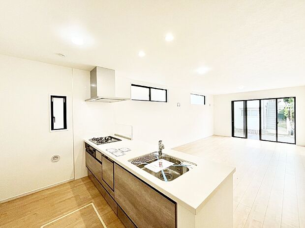 料理をしながらご家族との会話を楽しめる対面カウンターキッチン