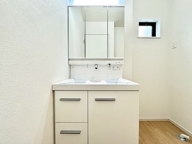 収納力と機能性に優れた洗面化粧台