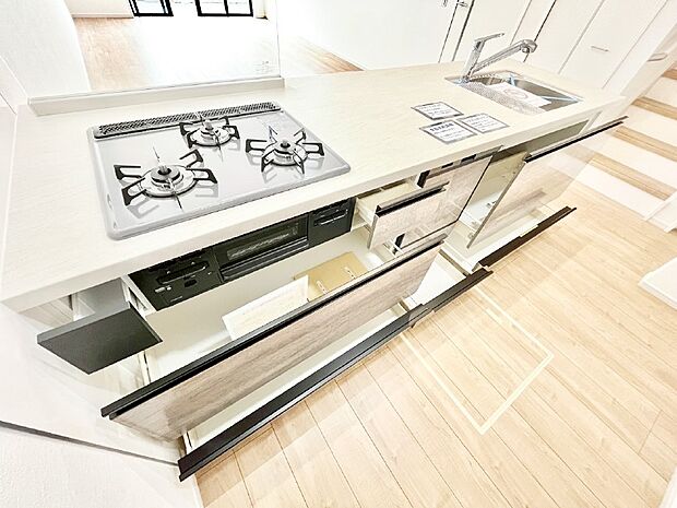 使いやすさを優先したスライド式収納タイプ!