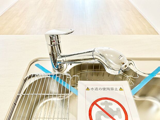 いつでも清潔なおいしいお水を。一つの水栓で水道水と浄水を使い分け。