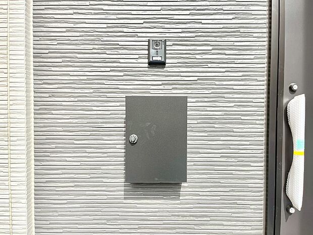 シンプルなデザインのポスト