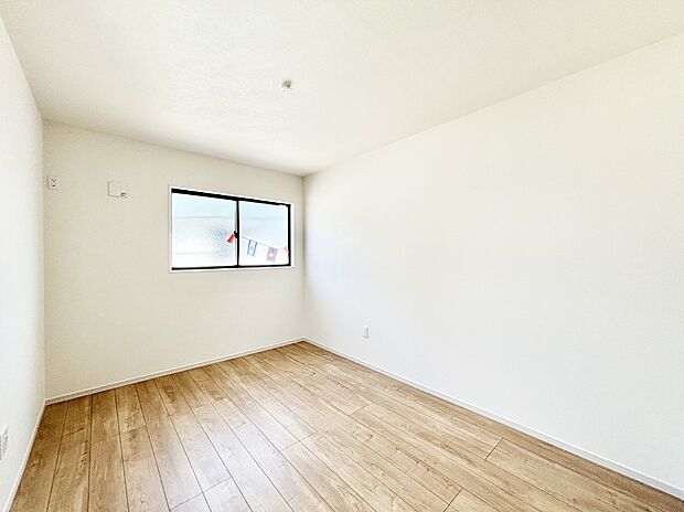 窓からのやさしい光が心地よいプライベートルーム