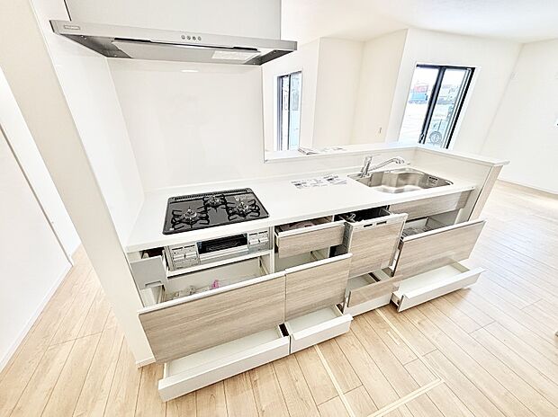 使いやすさを優先したスライド式収納タイプ!