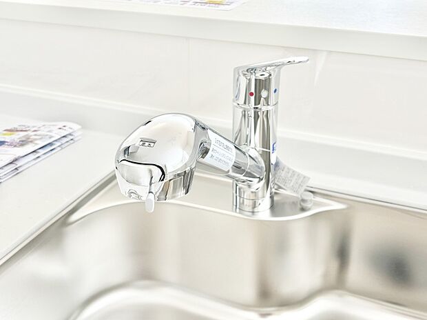 いつでも清潔なおいしいお水を。一つの水栓で水道水と浄水を使い分け。