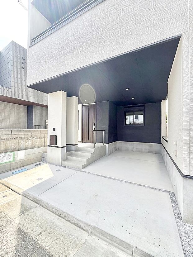 ビルトインタイプは大切なお車を傷や汚れから守ることができます。