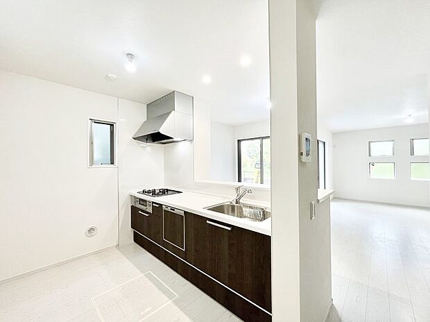 料理をしながらご家族との会話を楽しめる対面カウンターキッチン