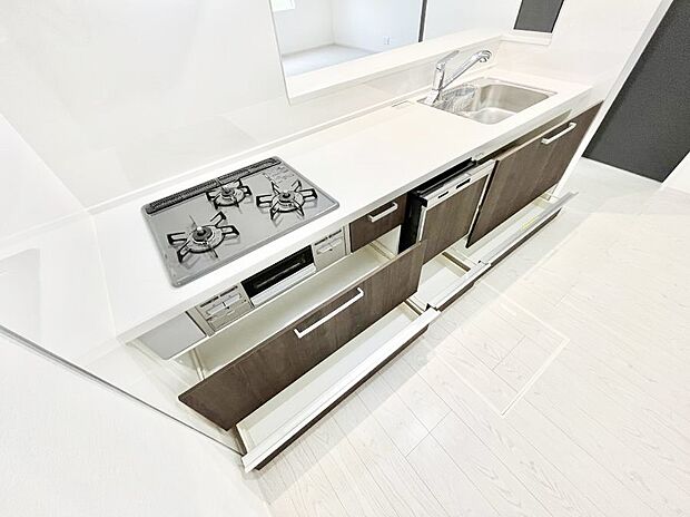 使いやすさを優先したスライド式収納タイプ!