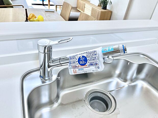 いつでも清潔なおいしいお水を。一つの水栓で水道水と浄水を使い分け。