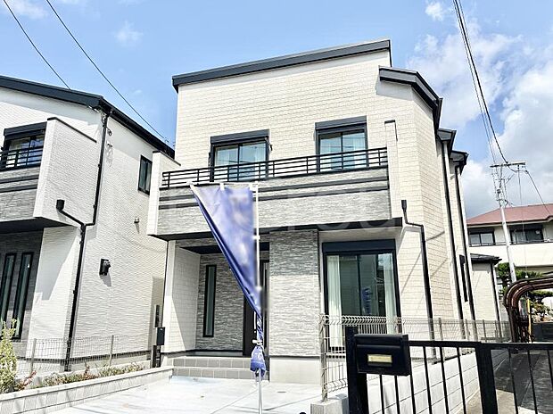 シンプルで落ち着きのある建物は住むかたの個性でオリジナルなものになっていきます。